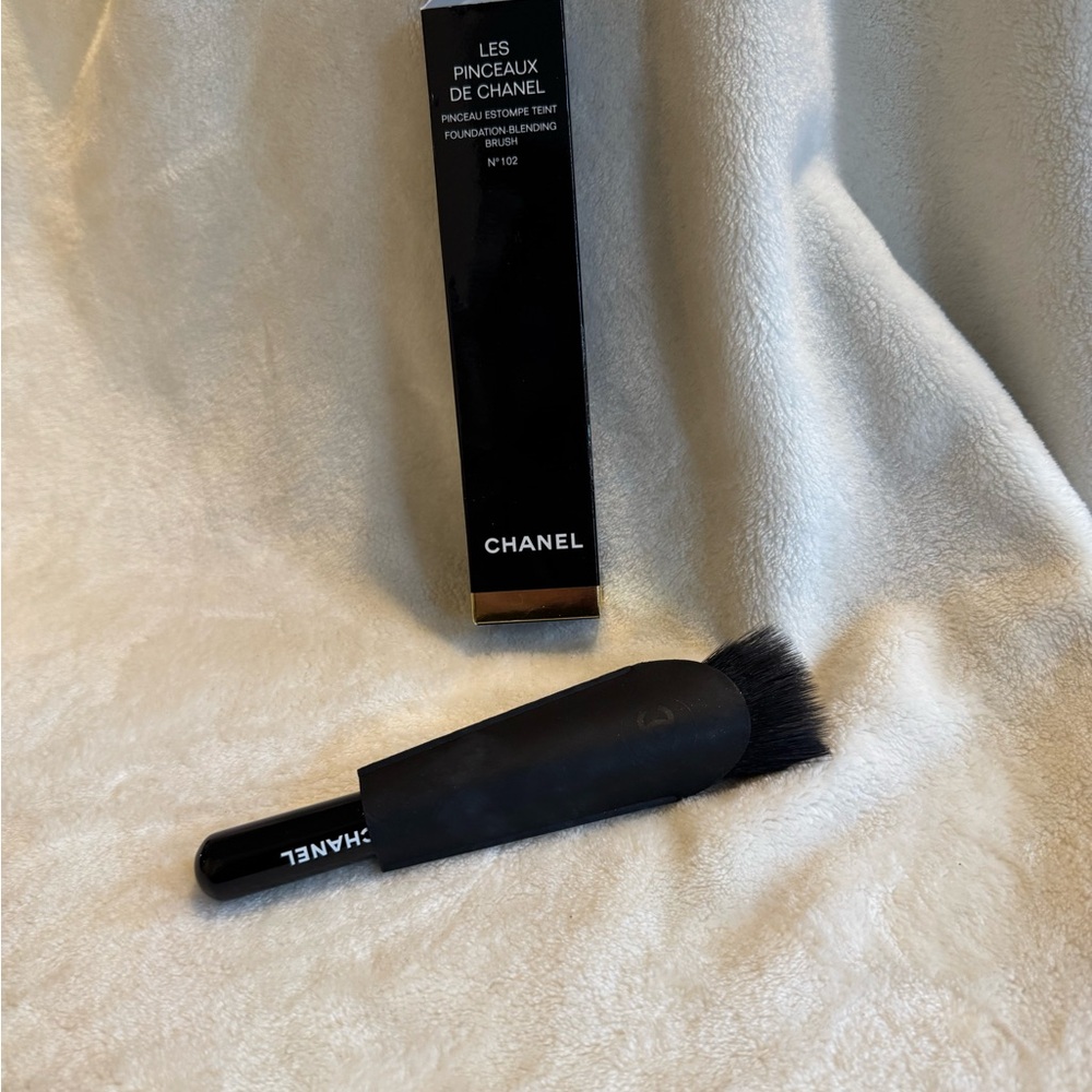 CHANEL Black Makeup Brush